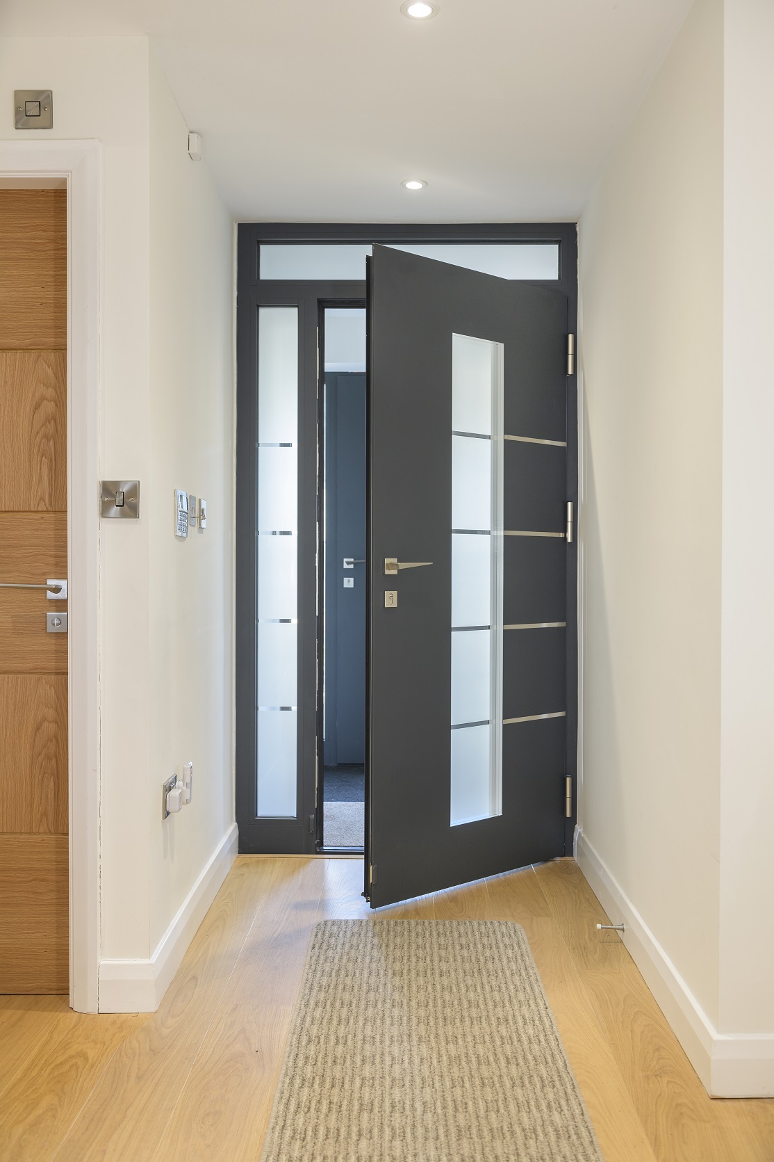 Aluminium-entrance-door-in-Lincolnshire-Nottinghamshire-Yorkshire